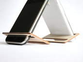Devcard, un display stand di legno per smartphone ipod grande come una carta di credito