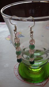 Orecchini con perline di agata verde striata e perline rosa