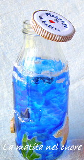 Message for you  Messaggio in bottiglia nel mare con stella marina pesci e alga dipinto a mano
