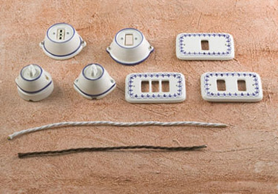 Set Di 4 Copriprese Impermeabili Autoadesivi - Per Bagno, Cucina, Esterno - Nero/Trasparente, Ultrasottili