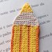 Segnalibro con matita gialla e arancione fatta a mano all'uncinetto per amanti dei libri e per la scuola