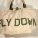 Borsa "Fly down" in cotone beige con scritta 