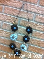 Collana handmade con fiori azzurri e marroni