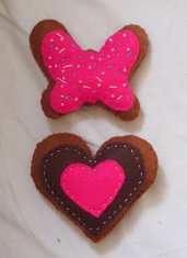 FARFALLA e CUORE.Perfetto abbinamento.Romantici accordi in rosa (set 2 biscotti in feltro )