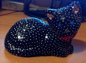 Gatto coricato completamente nero (personalizzabile)
