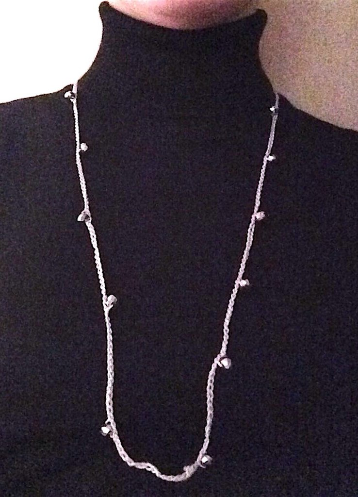 Collana lunga fatta a mano con perle finte in vetro di alta