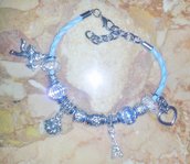 bracciale con perle argentate e ciondoli in argento tibetano