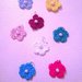 Lotto ciondoli charms con fiorellini colorati uncinetto e perline