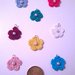 Lotto ciondoli charms con fiorellini colorati uncinetto e perline