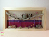 Pebble art - Decorazione camerette dei bambini - Owl wall art - Quadro 3d "Mamma gufo e il suo piccolo tra le viole"