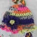 Cappello berretto donna realizzato ad uncinetto multicolore misto lana con fiore