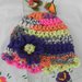 Cappello berretto donna realizzato ad uncinetto multicolore misto lana con fiore