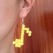 Orecchini pendenti con note musicali gialle in hama beads per amanti della musica