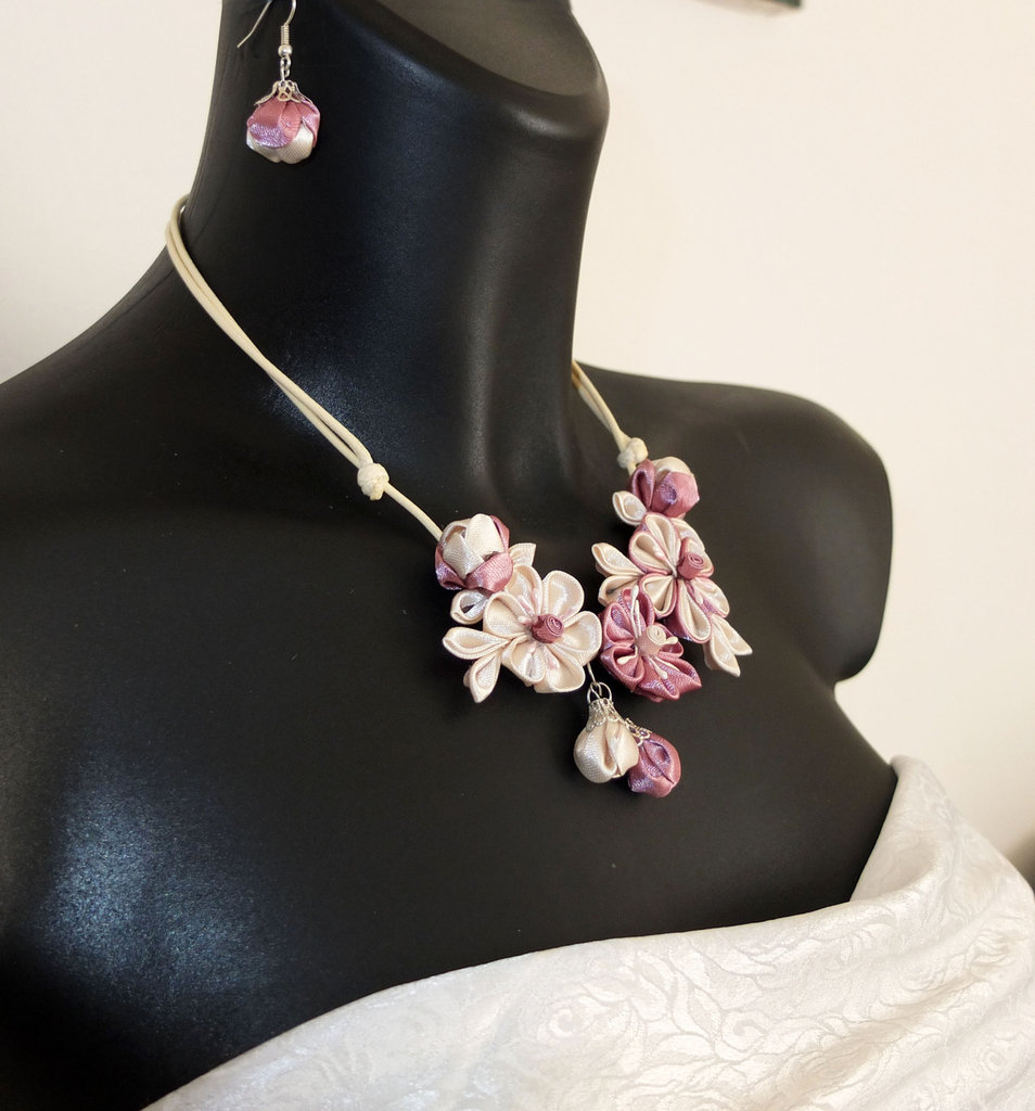 Set di collana e braccialetto alla moda da donna, in argento