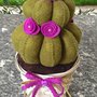 Cactus in feltro con fiori viola