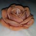 Candele artigianali a forma di rosa disponibili in vari colori
