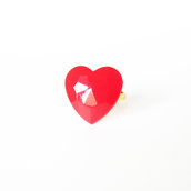 Anello cuore rosso velluto in resina. Romantico anello a cuore
