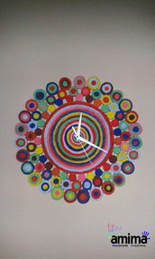 Orologio da parete realizzato con carta riciclata