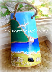 Tegola di terracotta dipinta con il M.te Conero gli scogli “Due Sorelle” il mare la spiaggia con “mosciolo” conchiglie e sabbia