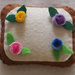 Biscotti glassati in feltro.Decorati con rose e fiori all'uncinetto con perline.Fatti a mano.2 Biscotti (forma:cuore e rettangolare).
