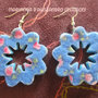 Orecchini in feltro decorato a forma di fiore serie "Fiore Azzurro" 