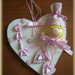 Fiocco nascita per femminuccia "Bimba con cuori" realizzato in fommy su cuore in legno bianco