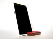 Kosi, stand per smartphone e phablet geek in legno verniciato a mano in 8 colori disponibili