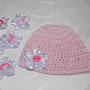 Cappellino Hello Kitty rosa realizzato ad uncinetto per bambina in LANA