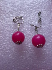 coppia di orecchini con chiusura clip perle tonde colorate