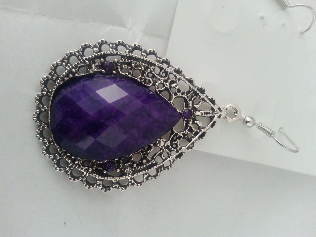 Set di orecchini con pietra portafortuna di giugno e alessandrite viola