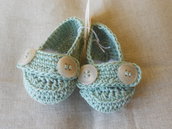 Scarpine  mocassino  bebè in cotone verde chiaro con bottoni , idea regalo.