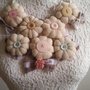 collana artigianale  con  fiori in tessuto e bottoni 