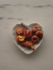 Mini piattini con dolcetti in miniatura