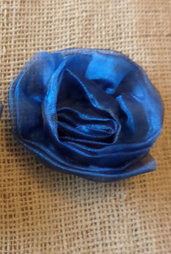 PICCOLA Rosa blu fermaglio capelli - spilla in organza