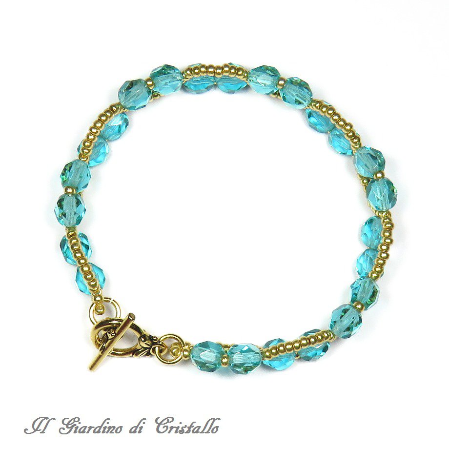 Bracciale fatto a mano con cristalli dorate e sfere in metallo . ... | su