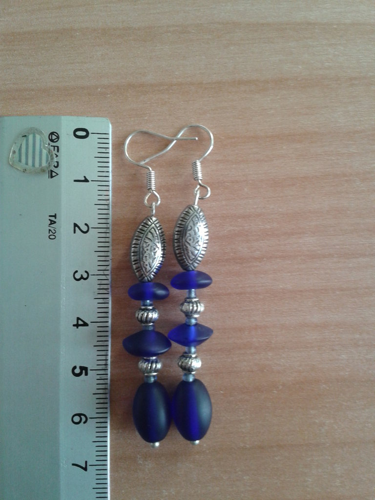 Progettazione Di Pace Di Simbolo Di Pace Del Segno Di Pace Su Fondo Blu - Foto 11