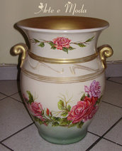 Vaso dipinto con soggetto floreale