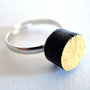 Koci, anello solitario in legno colorato nero e oro fatto a mano