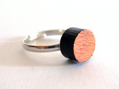 Koci, anello solitario in legno colorato nero e rame fatto a mano
