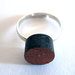 Koci, anello solitario in legno colorato nero e rame fatto a mano