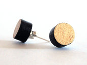 Koci, orecchini a perno bottone in legno colorato nero e oro fatto a mano
