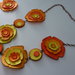 Creative set per la collana fiorita nei toni dell'arancio e del Giallo