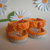 Scarpine per neonato in filo arancione con bottoncino a forma di gattino