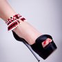 Cavigliera a frange in corallo rosso, onice nero e agata bianca fatta a mano-Anklet fringed in red coral, black onyx and white agate handmade.