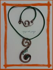 Collana con doppia spirale e avventurina verde