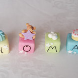 cake topper cubi con orsetti multicolor personalizzato THOMAS - 6 l