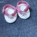 Scarpette infradito bianche e rosa per bimba realizzate ad uncinetto 