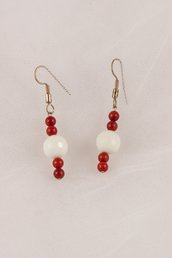 Orecchini in agata bianca e corallo rosso fatti mano - earrings in white agate and red coral hand made.
