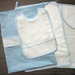Set asilo 4 pezzi da ricamare tovaglietta bavaglino asciugamani sacca azzurro celeste