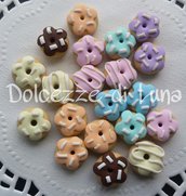 10 pezzi! mini ciambelle, donuts, fatte a mano in fimo, senza stampi, con glassa e zuccherini,misura orecchini da lobo o piccoli pendenti 